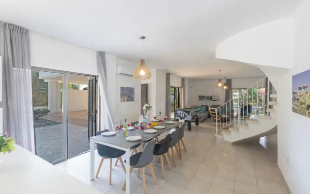 Villa Rosie, Modern 4bdr Ayia Napa Villa With Pool