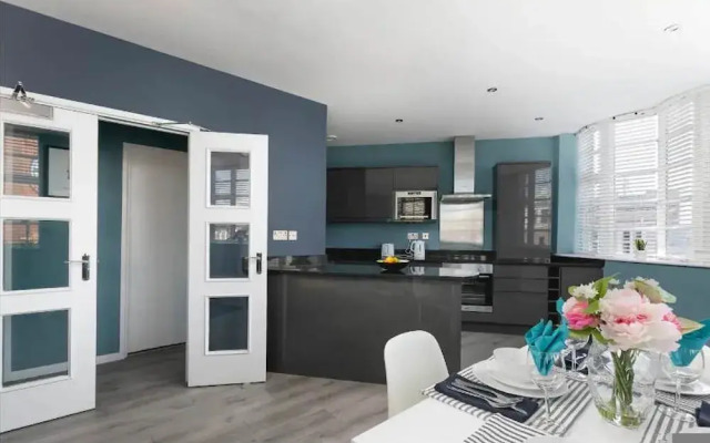 Modern Comfy 1min Walk Away From Royal Pavilion
