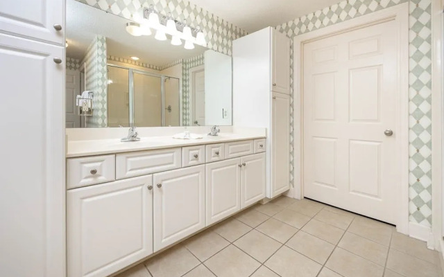 Phoenix Ix 805 3 Bedroom Condo