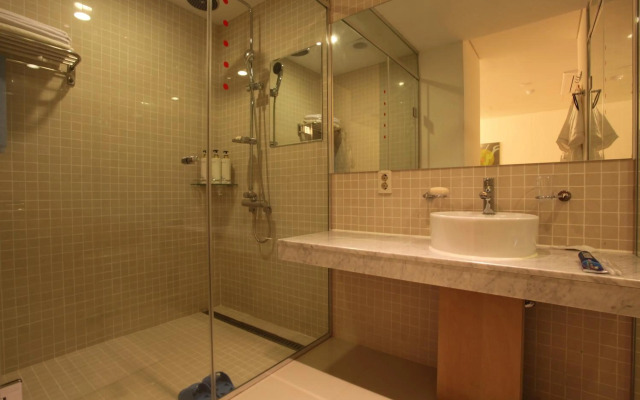 Yuwon Hotel