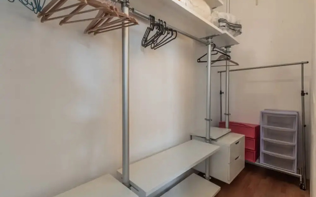 Stylish Apartment With Balcony