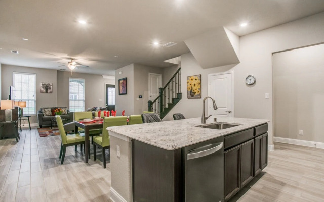 Beautiful furnished 3 bedroom Allen Home
