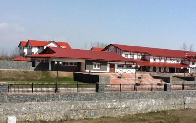 Hotel Pine Spring Srinagar Nowgam