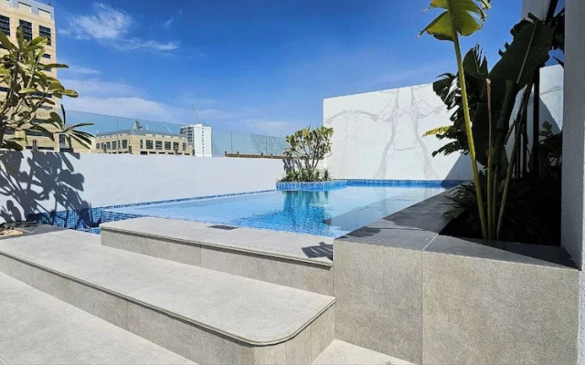 Luxury Stay At JVC with Pool & Gym