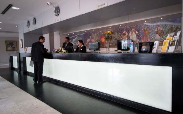 Golden Tulip El Mechtel
