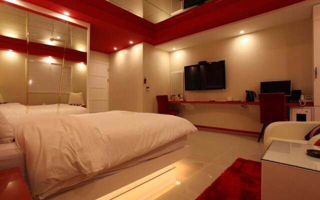 S Petite Hotel