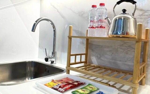 Tranquil 1BR Escape With Pool View in Meydan