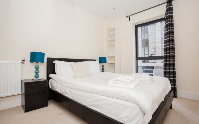 Modern 2 Bed Apartment Close to Canary Wharf