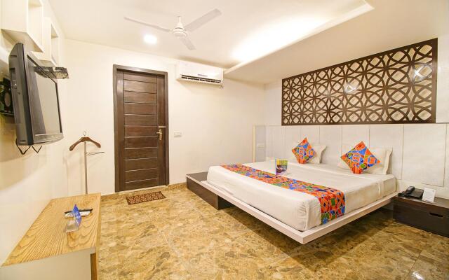 Fabhotel White Klove