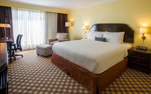 Courtyard by Marriott Toluca Airport