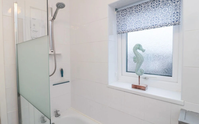 22 Longstone Park