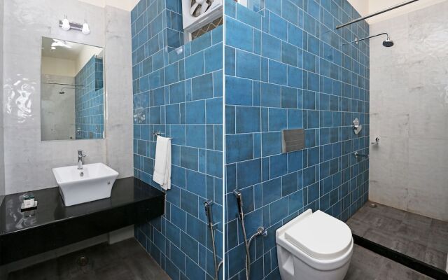 OYO 16768 Hotel Lotus Grand