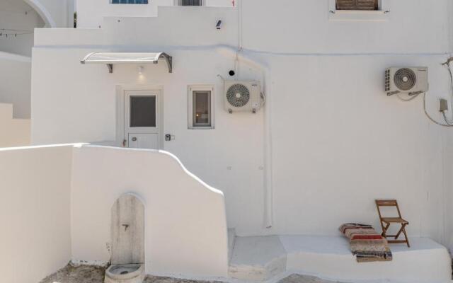 White Luxurious Apartment I