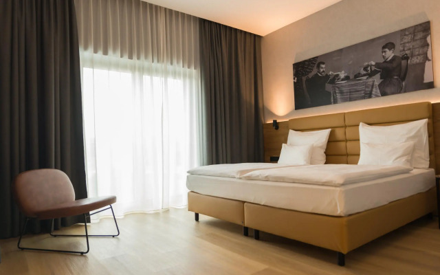 mk | hotel tirana