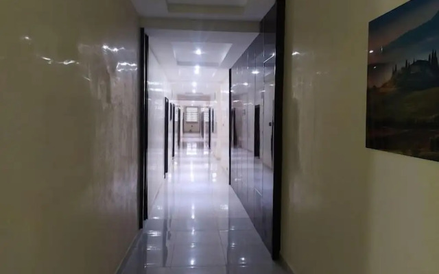 5 Star Saint Hotel
