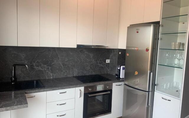 Modern cozy apt w/in 10 min walk from main square