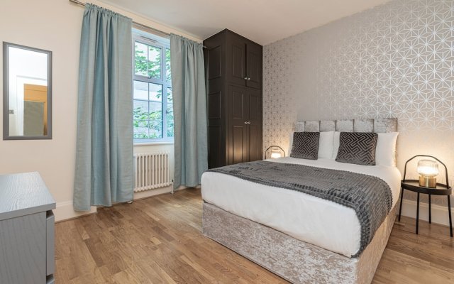 Charming 2 Bedroom Flat in Kensington High Street