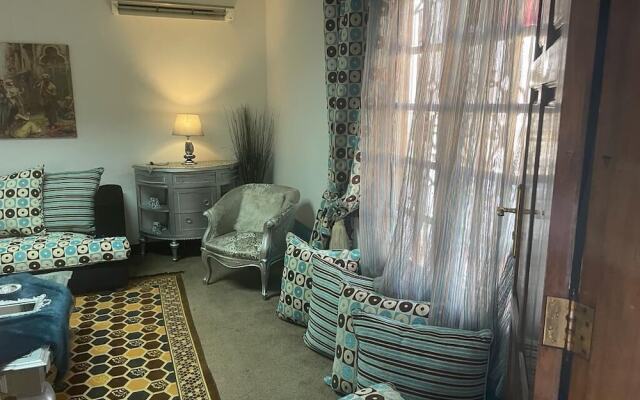 One Bedroom Apartment City Views Local to Airport