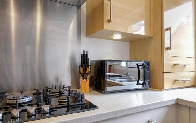 Heathrow Living Holywell Springs Serviced House