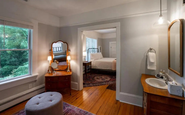 Beechwood Inn - Bed Breakfast and Wine Cellar