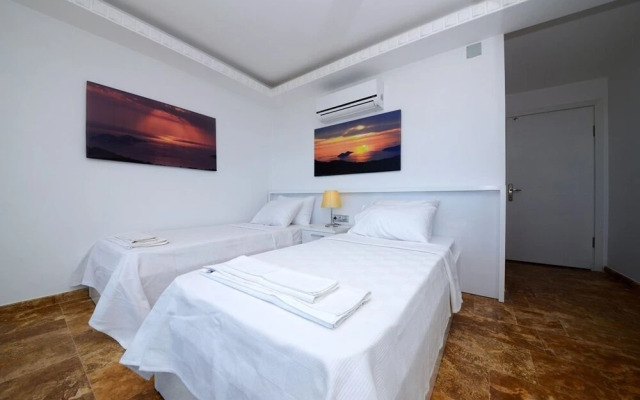 Villa Montana by Akdenizvillam