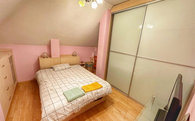 Comfortable Apartment in Comunicative Location