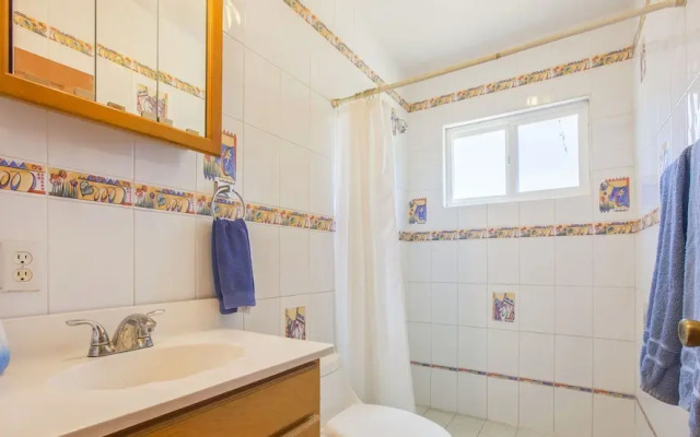 Cozy Stay 2 blocks from the beach