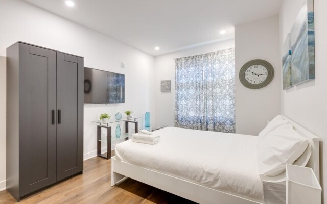 M11 Modern Comfy Studio w AC in Plateau Mile-end