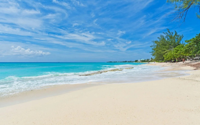 Seabreeze 8 - Luxury 4-bedroom on Seven Mile Beach