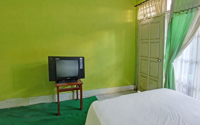OYO 92849 Hotel Dienda Hayu Near Alun Alun Tastura