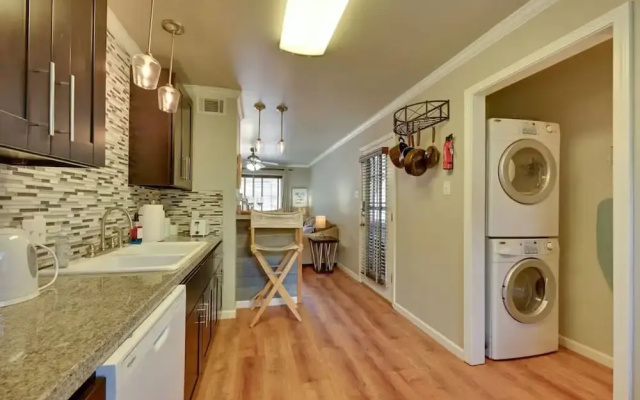 The Homestead Luxury-cozy 2BR Apartments Near SFA