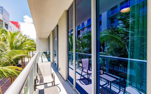 Upscale Modern 2B Condo on the Beach