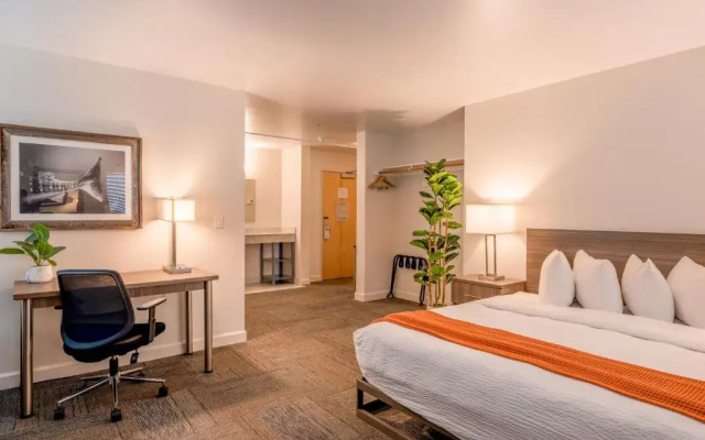 Inn At Moss Landing Point
