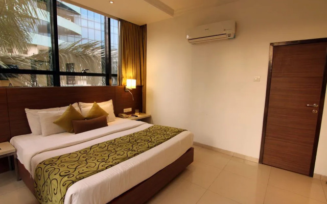 OYO Premium Andheri East Seepz