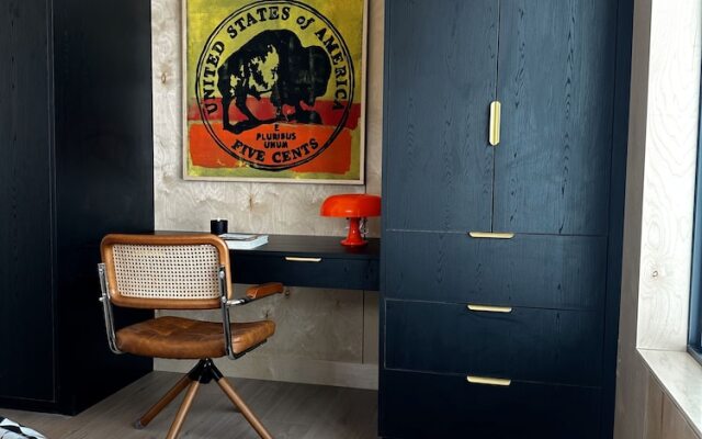 Yellowstone Peaks Hotel