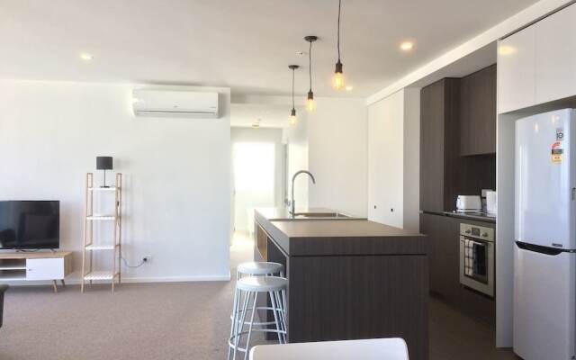 Gold Coast Broadbeach Holiday 2bed2bath Walk to Beach+parking Qbr004