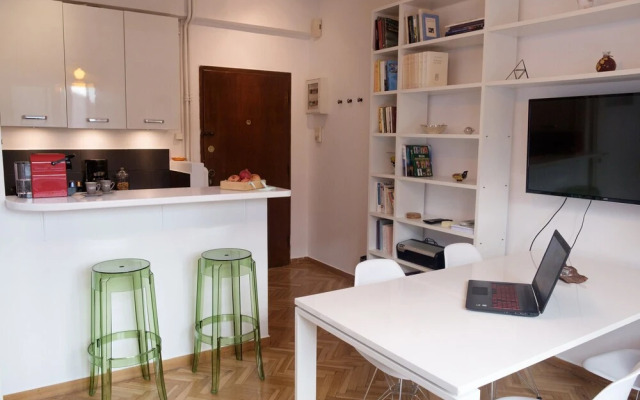 White n Bright Studio Apt