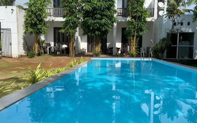 Hikka Holiday Inn