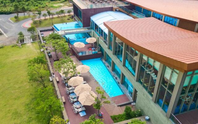 Camphortree Hotel & Resort