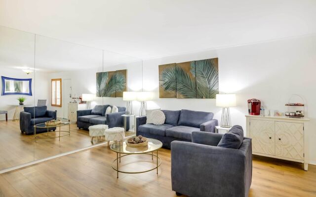 Stylish Condo w/ Pool in Knox Henderson!