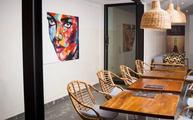 Elogia Hotel