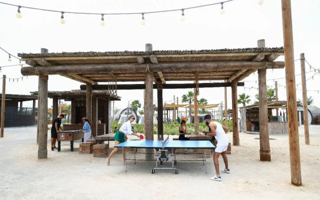 Bab Al Nojoum Hudayriyat Villas