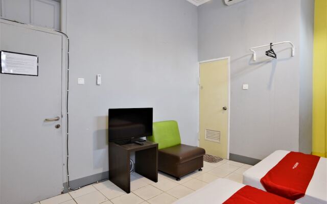ZEN Rooms Basic Near Pasar Baru