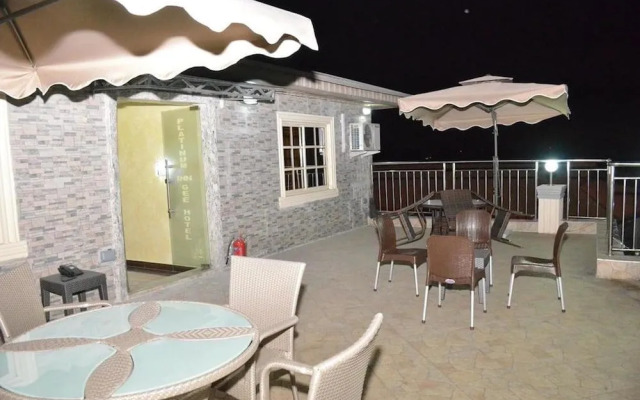 Platinum Inn Gee Hotel