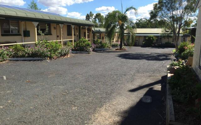 Oasis Motel Peak Hill – Outside – Peak Hill