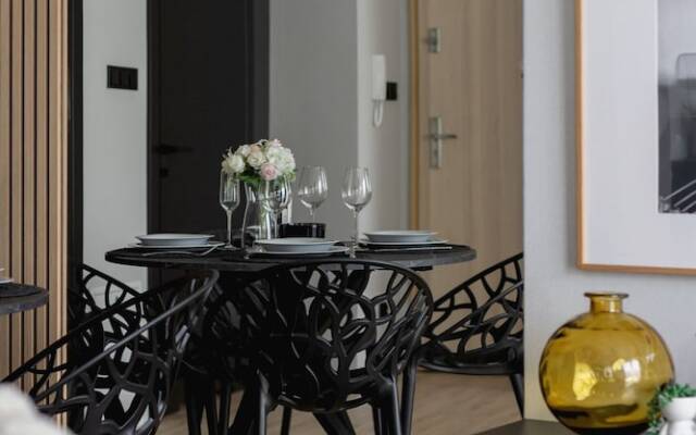 Deluxe City Studio by Renters