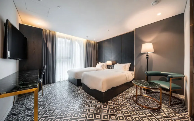 Hotel the Castle Sincheon