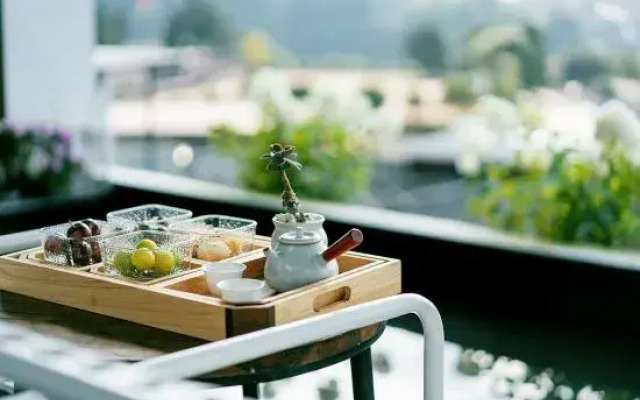 Tengchong Yishan Banshe Hot Spring Landscape Inn