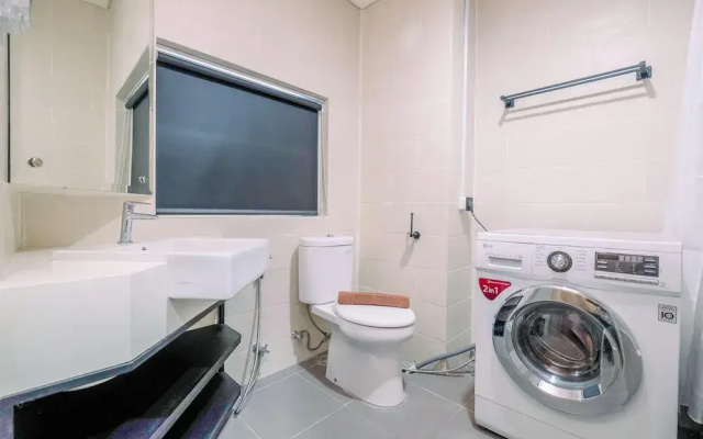 Luxury 2BR Apartment at Pejaten Park Residence with Bathtub