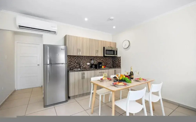 Cozy Bliss Condo w Pool Steps From Eagle Beach